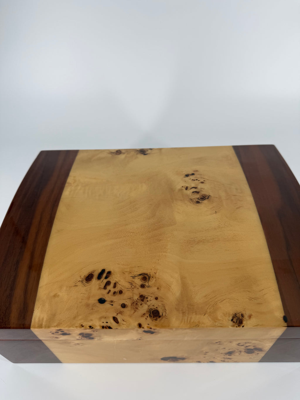 High-Gloss Wood Desktop Cigar Humidor – 11.5" – Distinctive Figured Finish