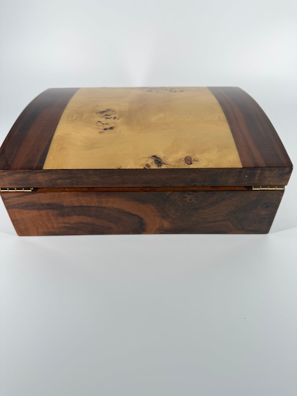 High-Gloss Wood Desktop Cigar Humidor – 11.5" – Distinctive Figured Finish