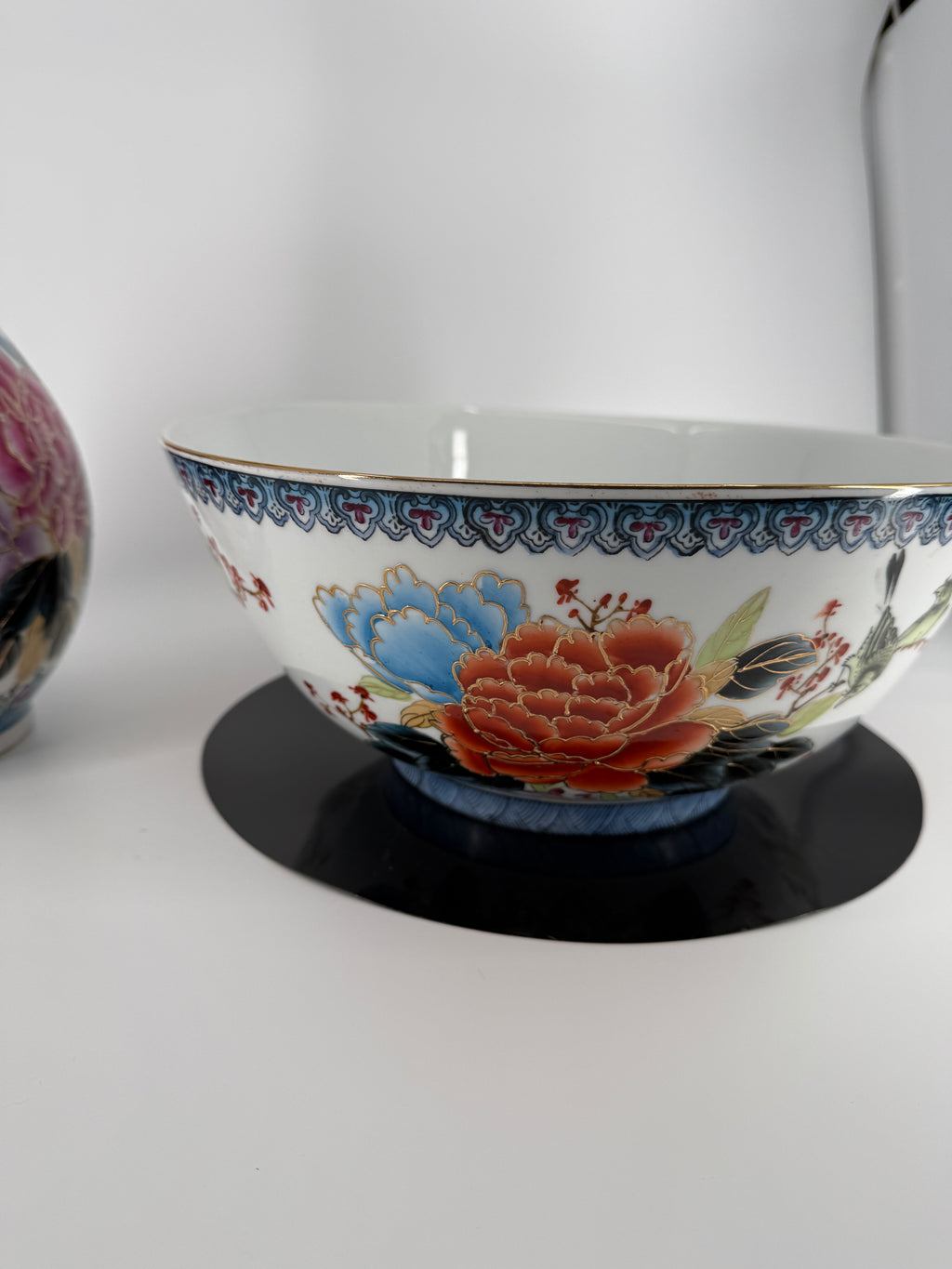 Chinese Porcelain Vase & Bowl Set – Gilt Peony Décor