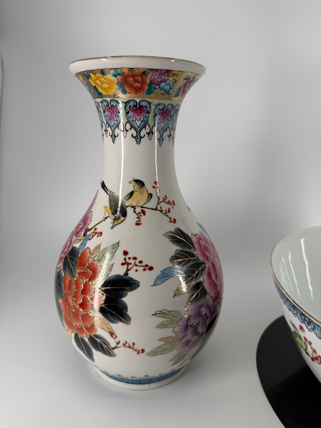 Chinese Porcelain Vase & Bowl Set – Gilt Peony Décor