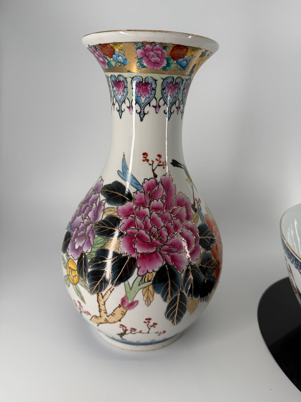 Chinese Porcelain Vase & Bowl Set – Gilt Peony Décor