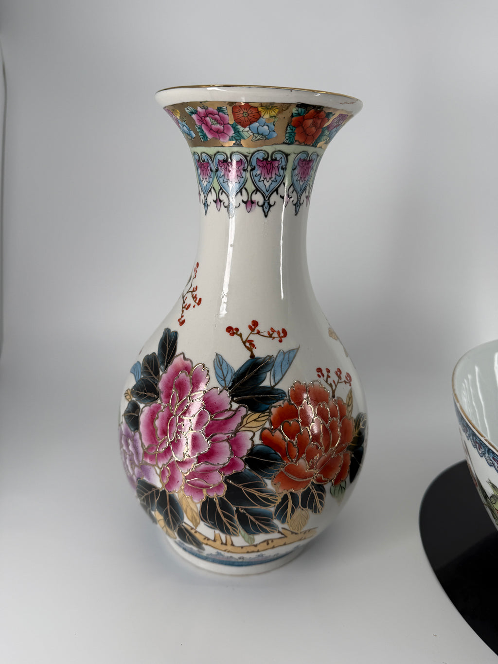 Chinese Porcelain Vase & Bowl Set – Gilt Peony Décor
