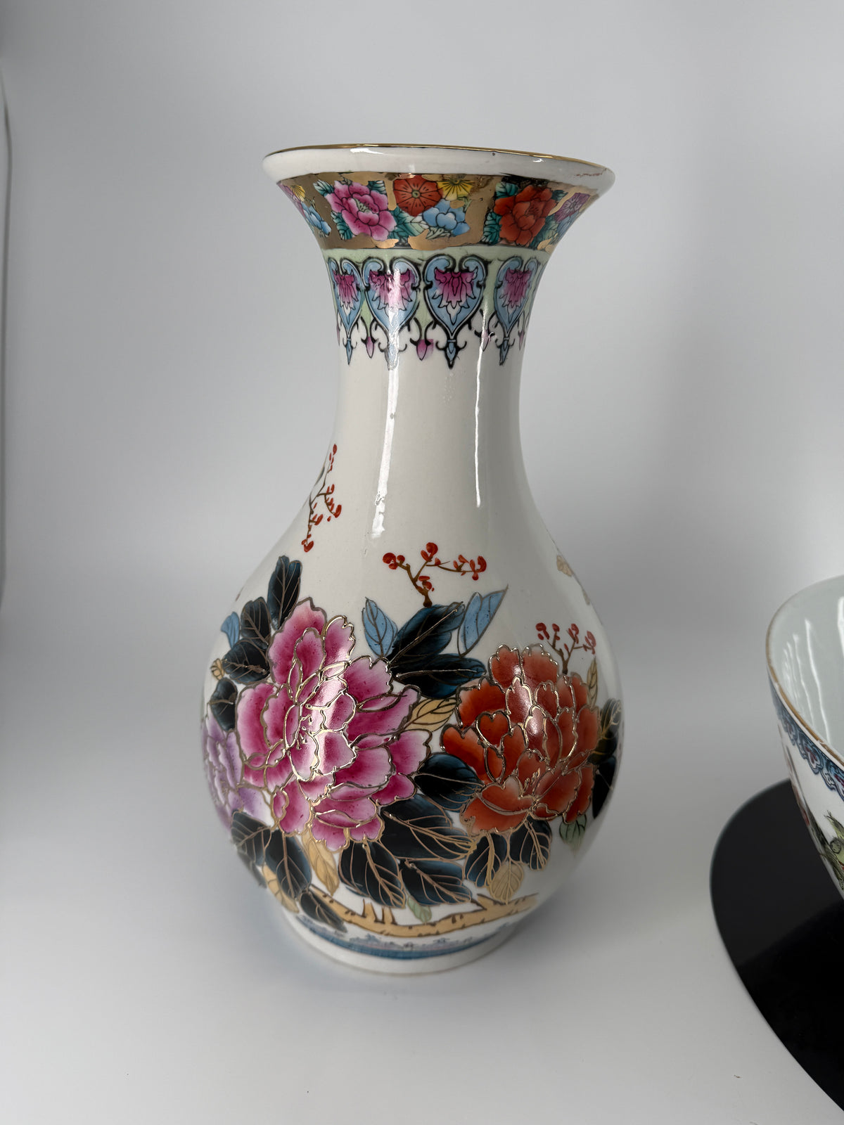 Chinese Porcelain Vase & Bowl Set – Gilt Peony Décor