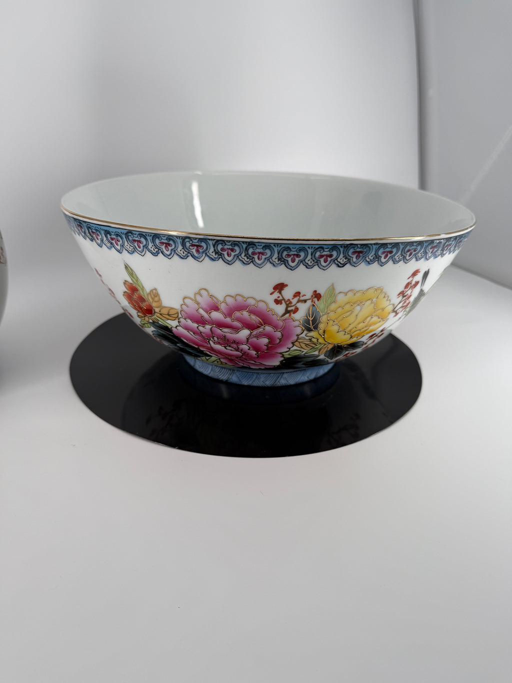 Chinese Porcelain Vase & Bowl Set – Gilt Peony Décor