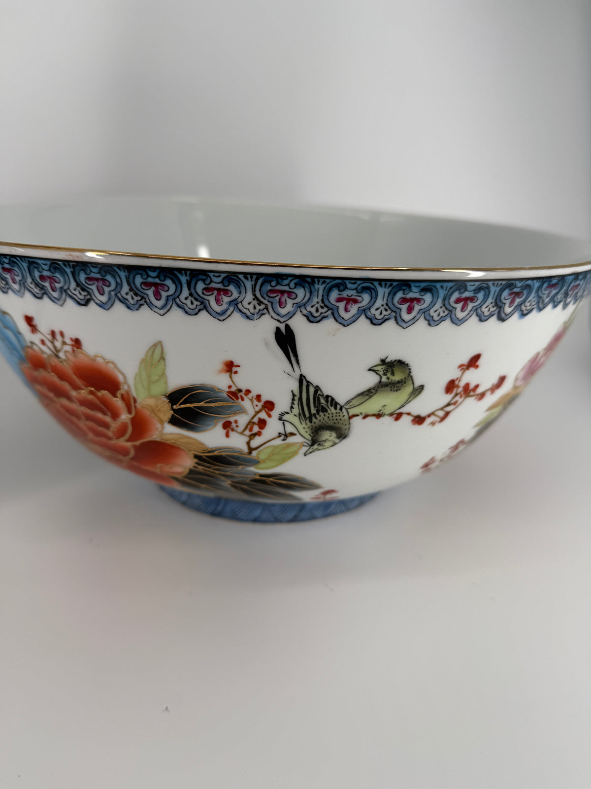Chinese Porcelain Vase & Bowl Set – Gilt Peony Décor