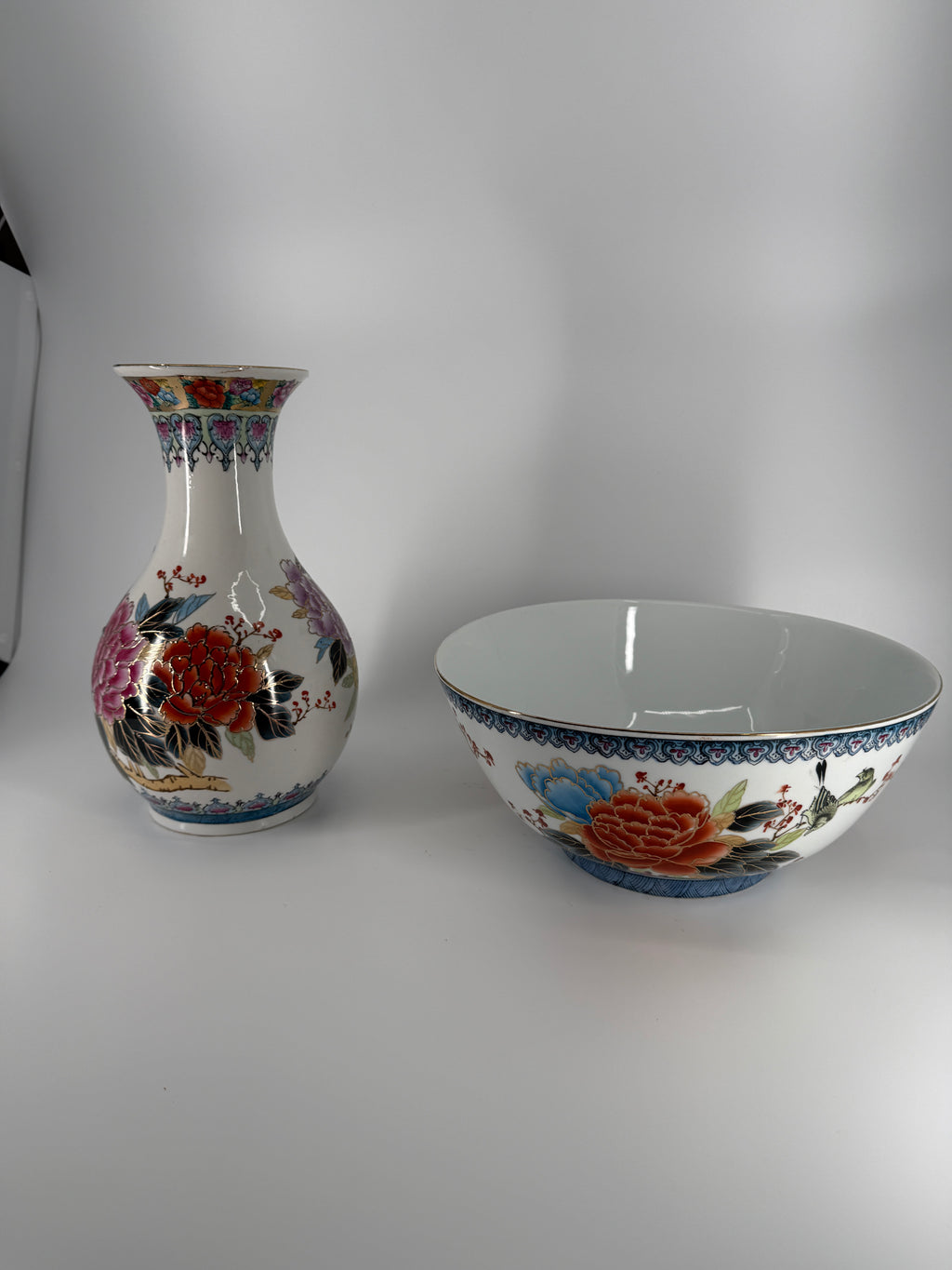 Chinese Porcelain Vase & Bowl Set – Gilt Peony Décor
