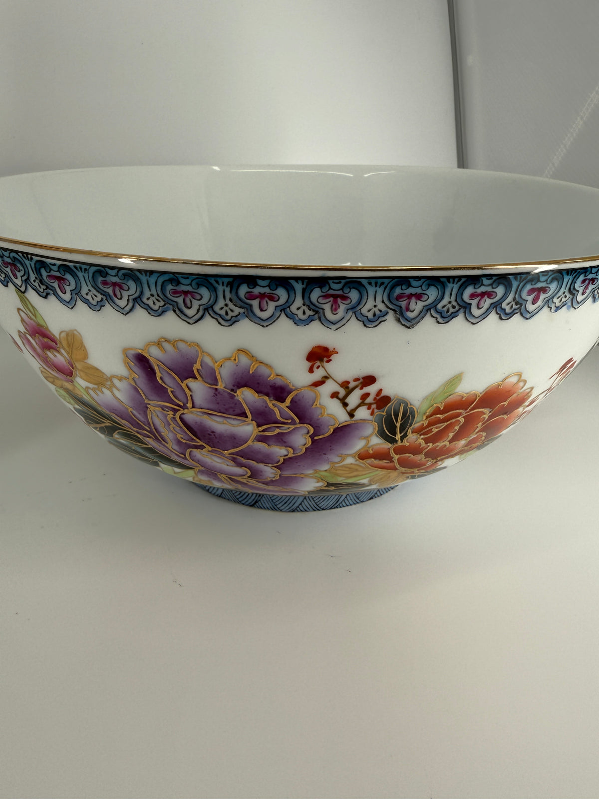 Chinese Porcelain Vase & Bowl Set – Gilt Peony Décor