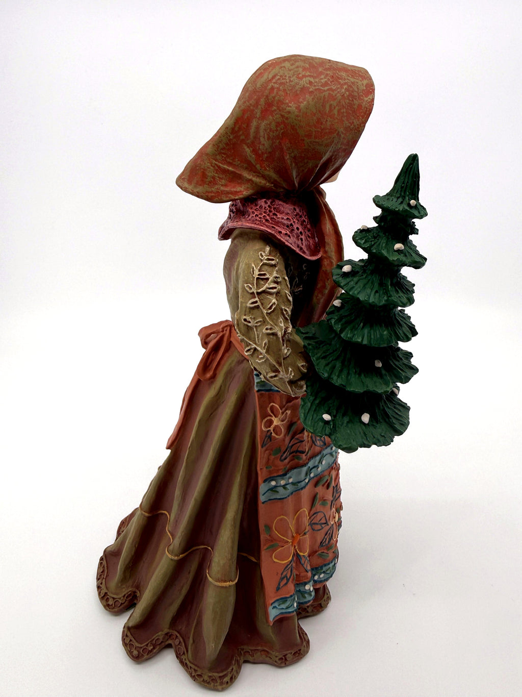 Babouska right side view, bonnet profile (enhanced)