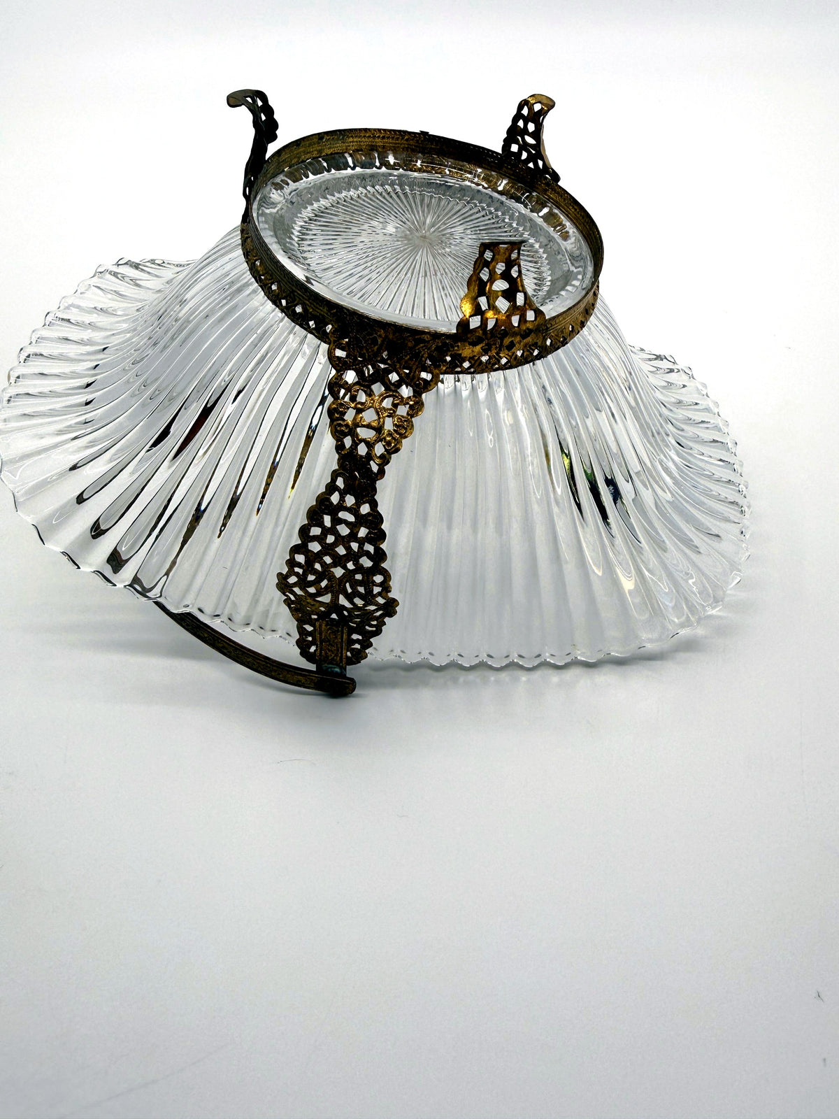 Underside view: base ring and feet from below (enhanced)