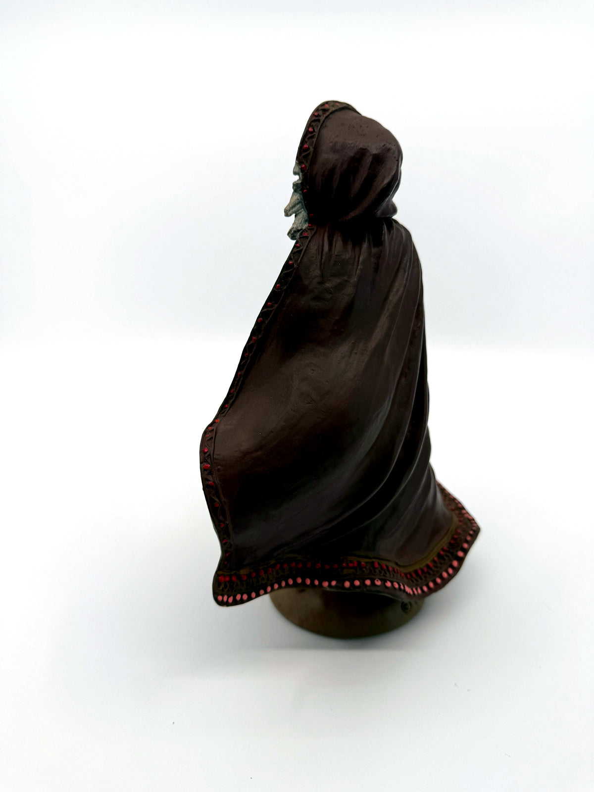 Befana back view, flowing brown cape (enhanced)