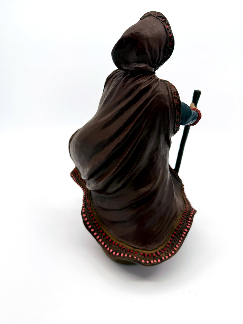 Befana back view from above, cape drape and trim (enhanced)