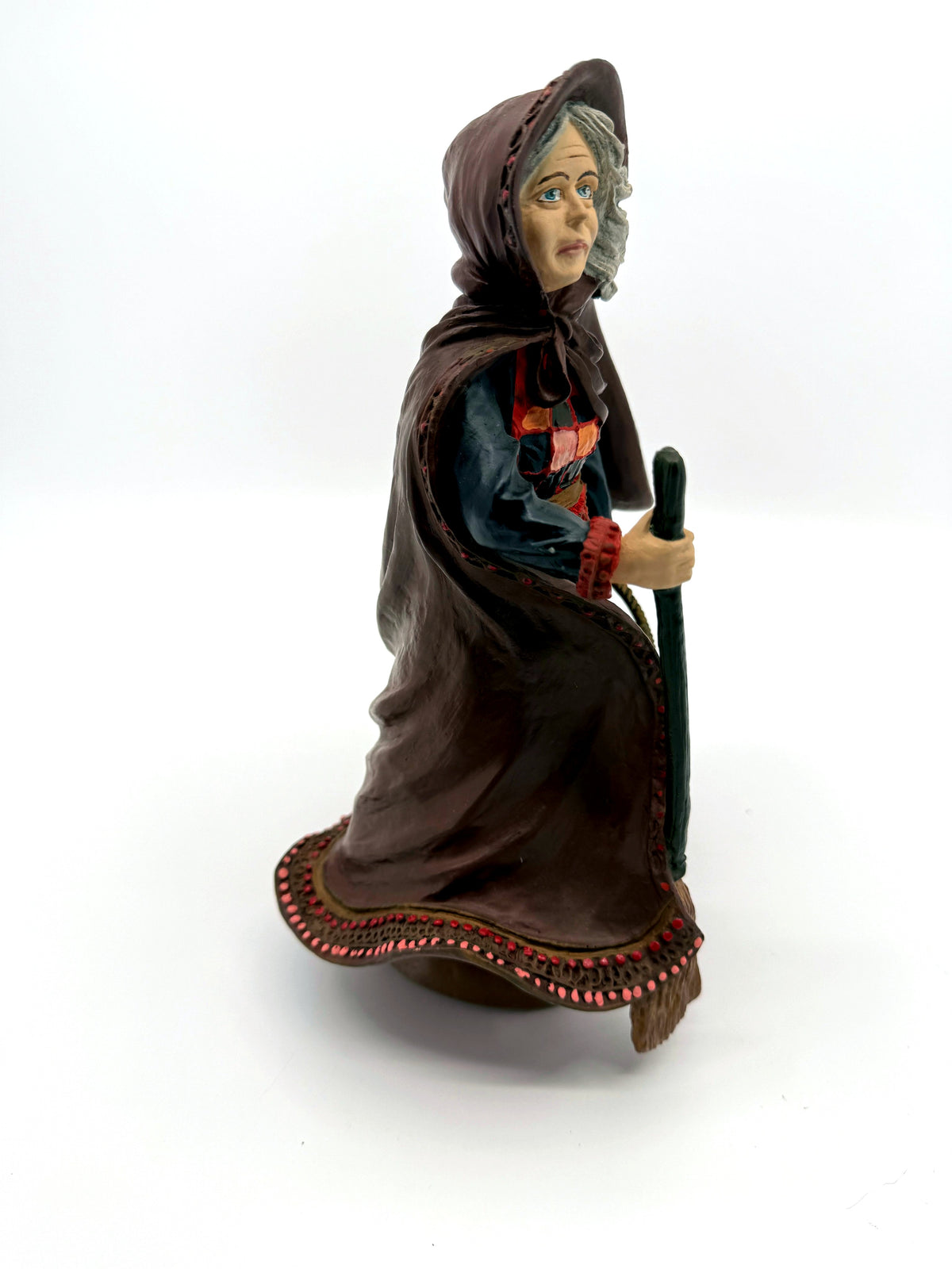 Befana side three-quarter view (enhanced)