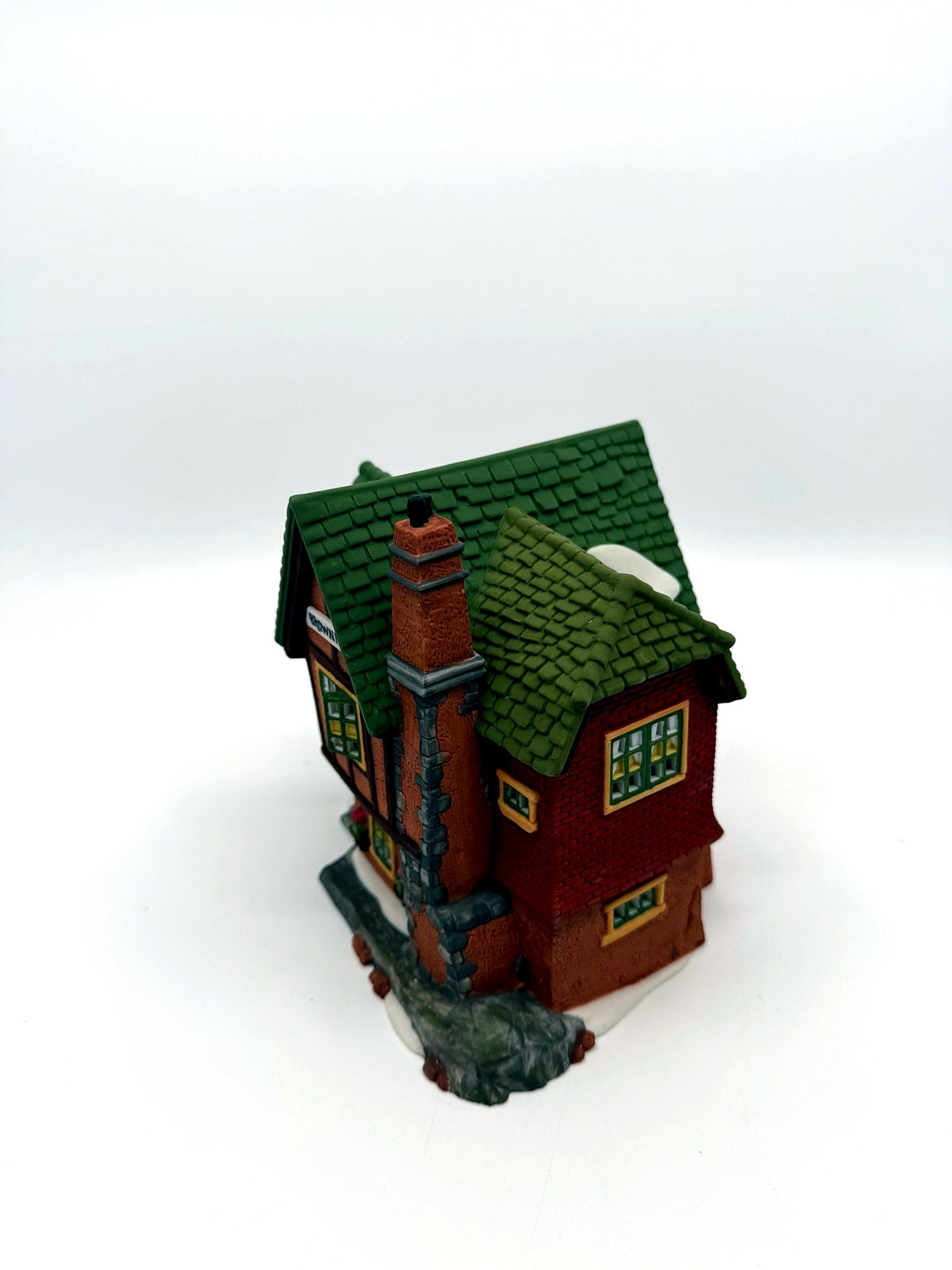 Department 56 Browning Cottage, Dickens' Village, 1994 – side view with the tall brick chimney and red brick wing