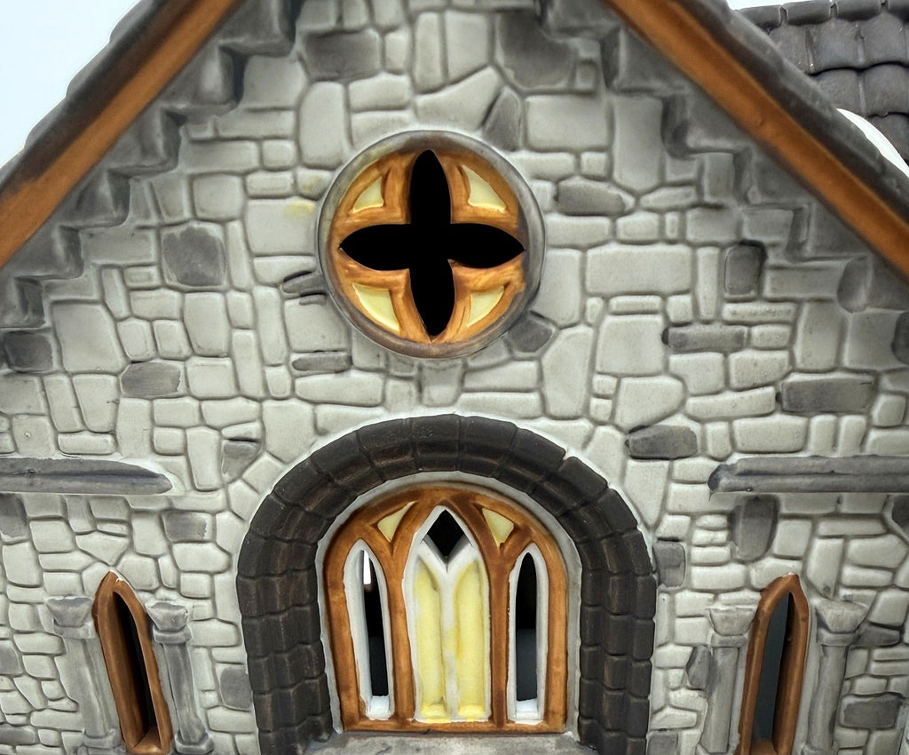 Detail: quatrefoil window, arched window and garland (detail from seller photo)