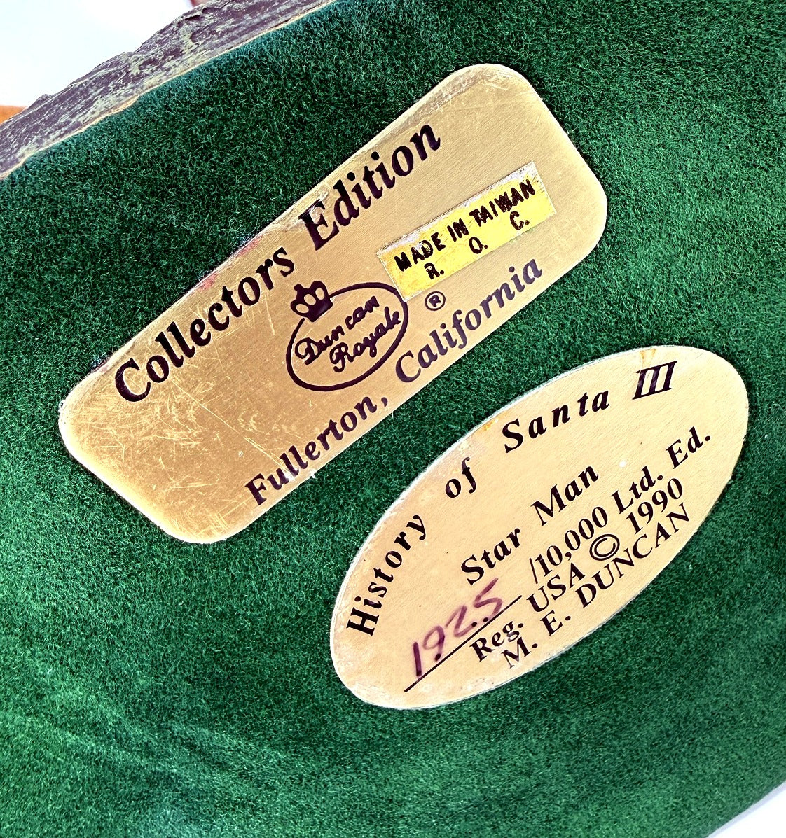 Detail close-up — underside plaques: Duncan Royale Collectors Edition, Fullerton California; History of Santa III, Star Man, hand-numbered 1925 of 10,000, © 1990, M. E. Duncan