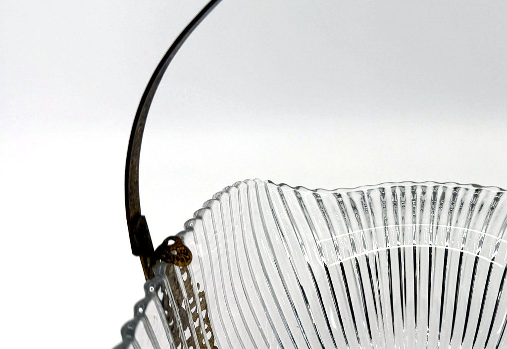 Detail: scalloped rim and ribbed glass (detail from seller photo)