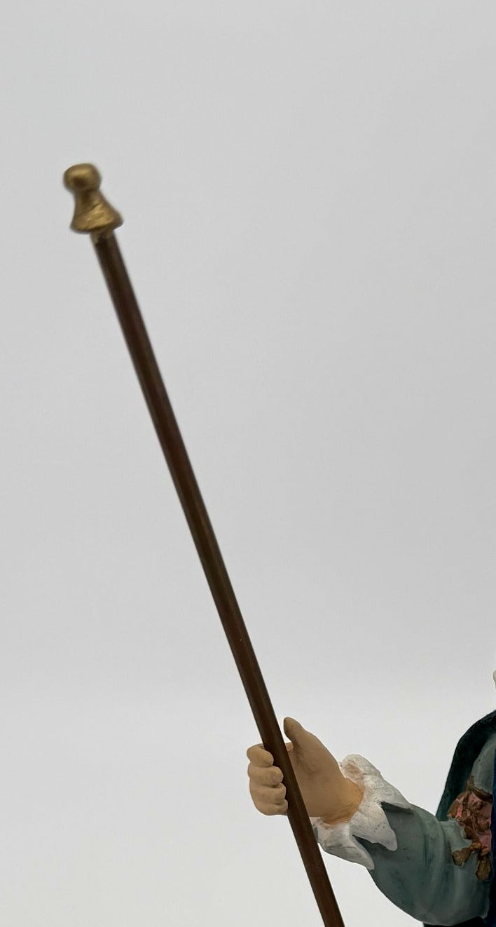 Vintage 1985 Duncan Royale Sir Christmas figurine – detail of the original removable staff with its decorative gold finial, held in his right hand