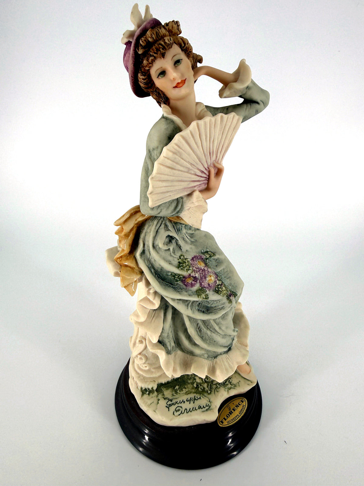 Giuseppe Armani Violet figurine, 1998 Figurine of the Year 0756C — front three-quarter view on the dark wood base