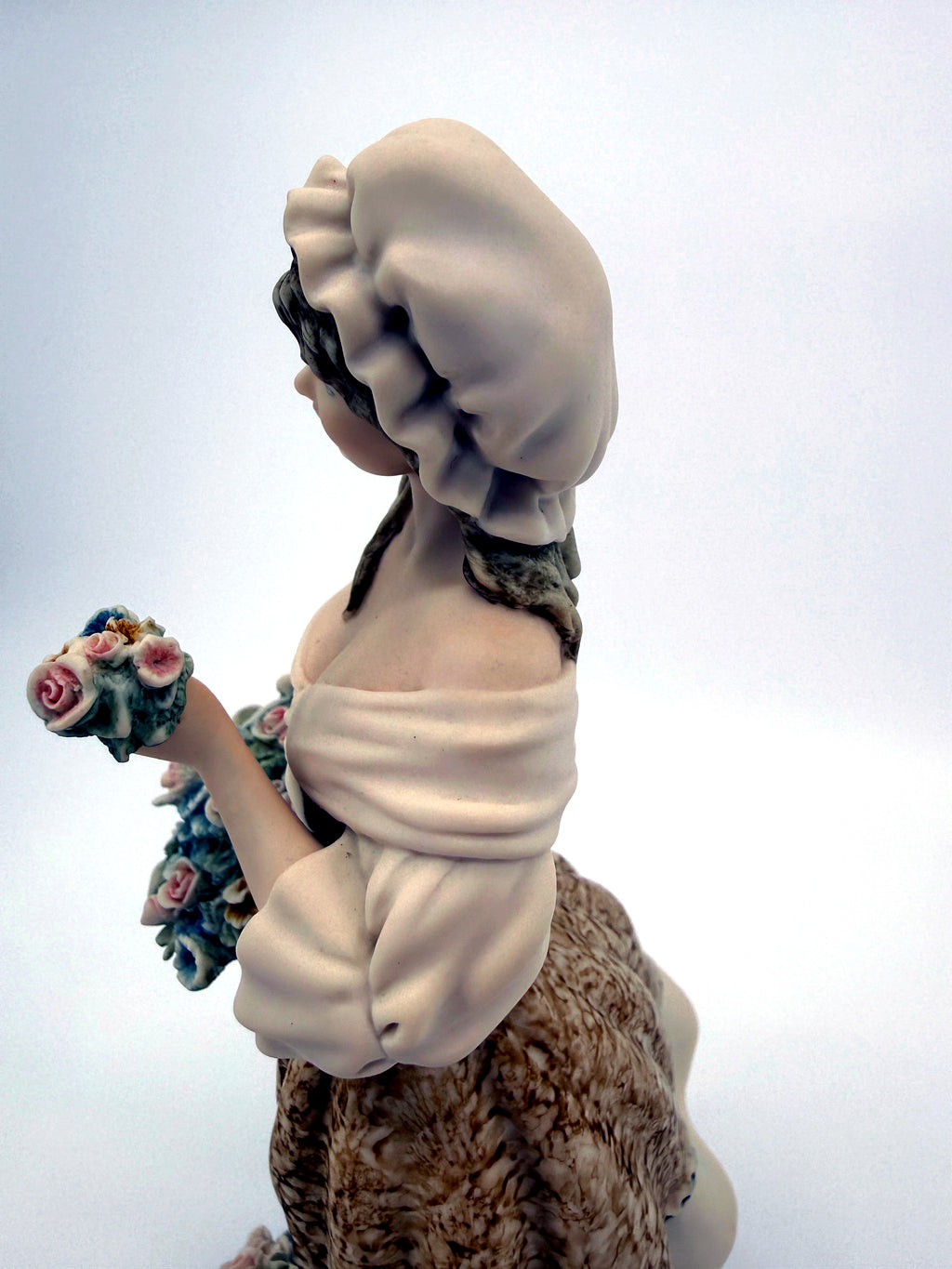 Giuseppe Armani Roses of May figurine 1405C — back-side view of the upper body — bonnet, shawl and rose garland