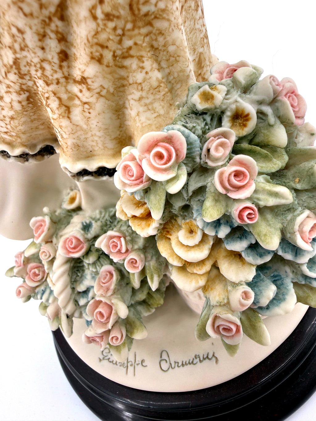 Giuseppe Armani Roses of May figurine 1405C — close-up of the roses at the base with the Giuseppe Armani signature