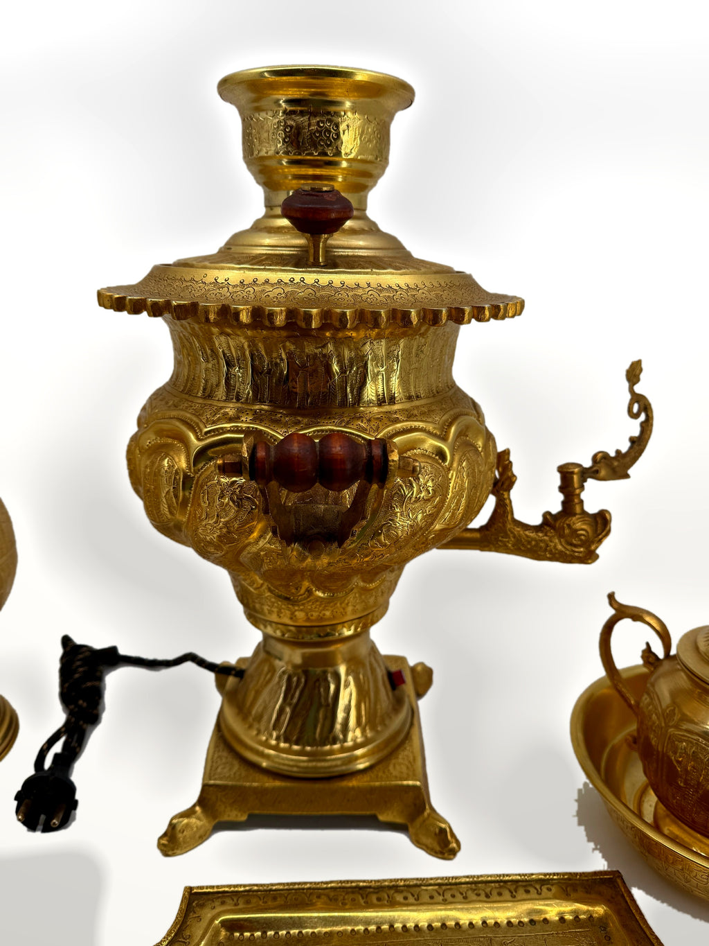 Samovar alone – three-quarter front view, braided cord and plug visible