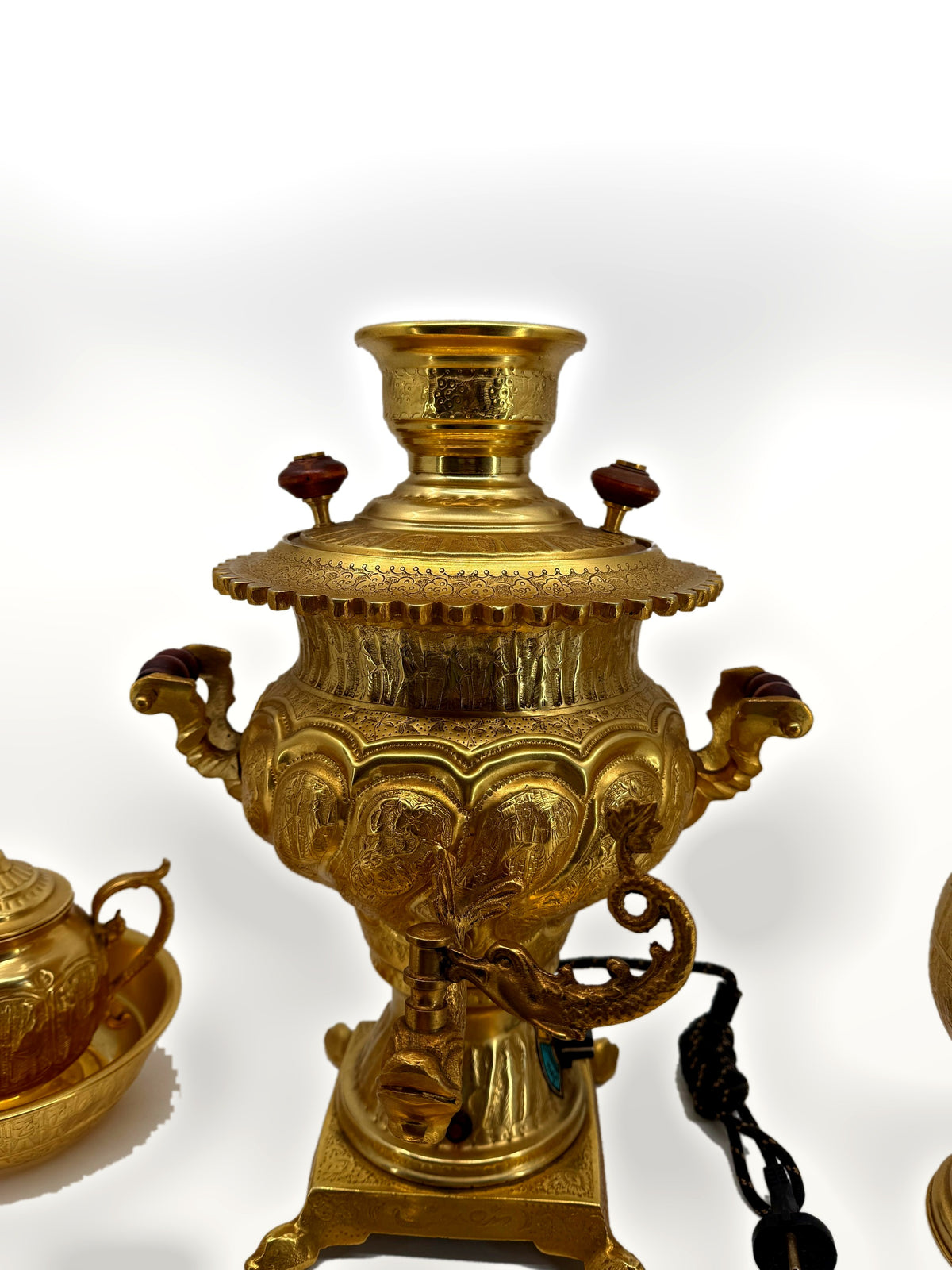 Samovar alone – dead-front view
