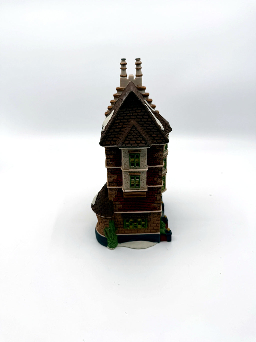 Department 56 Nephew Fred's Flat, Dickens' Village, 1991 – left side with stepped gable
