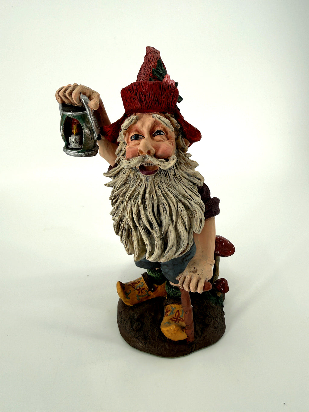 Julenisse close side-front view showing long white beard and lantern