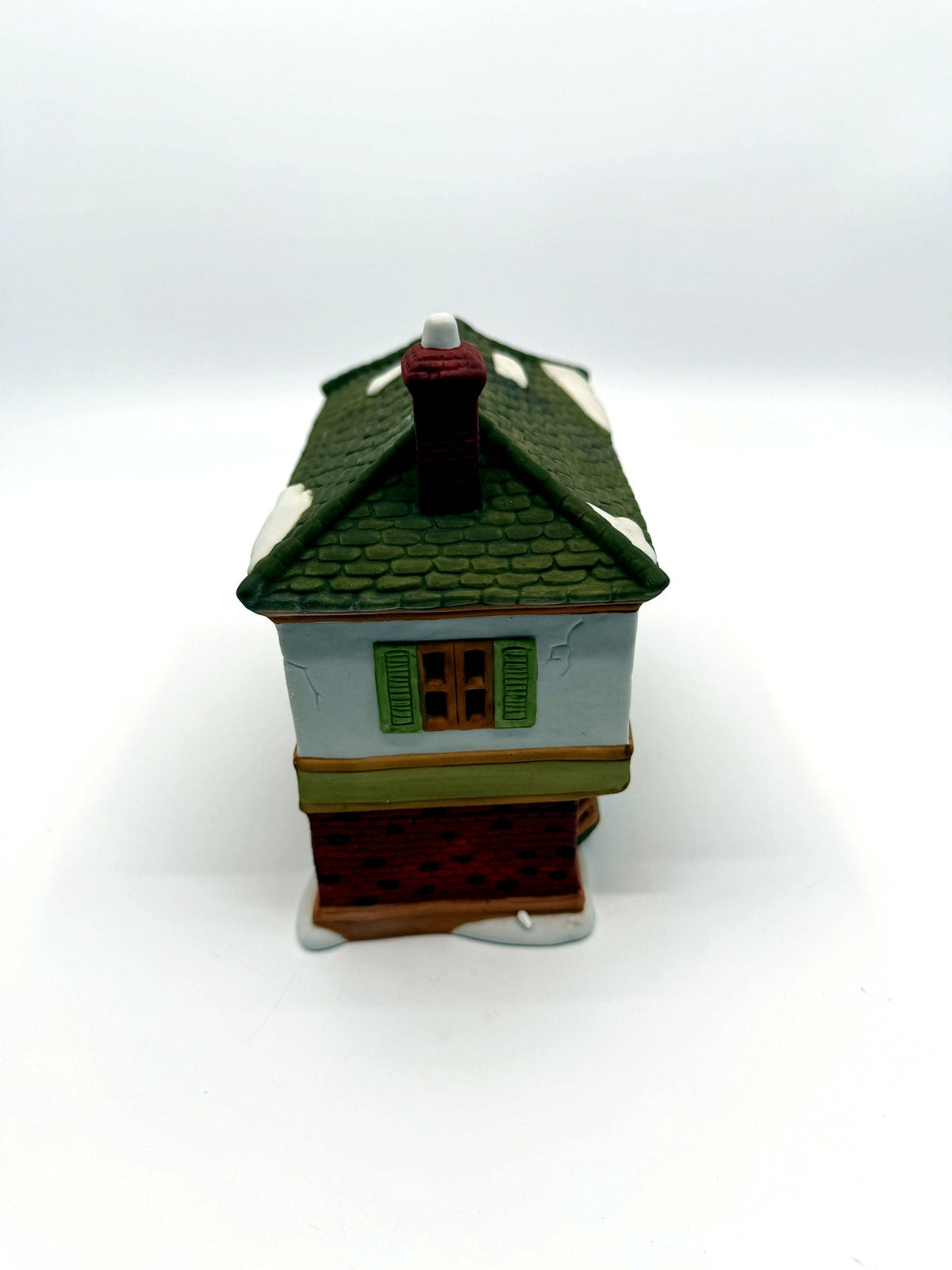 Department 56 Scrooge & Marley Counting House, Dickens' Village, 1986 – end view with red brick chimney